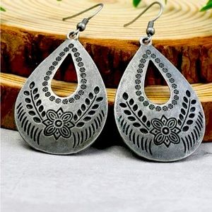 🌸 3 for $12 Hollow Out Water Drop Charm Earrings